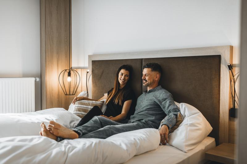 Nächtigung im Doppelzimmer mit Balkon im Vulkanlandhotel Legenstein in Bad Gleichenberg im Thermen- und Vulkanland Steiermark.jpg